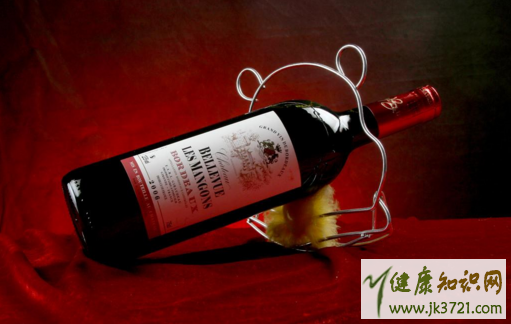 红酒打开后能保存多久(红酒过了十年保质期还能喝吗)
